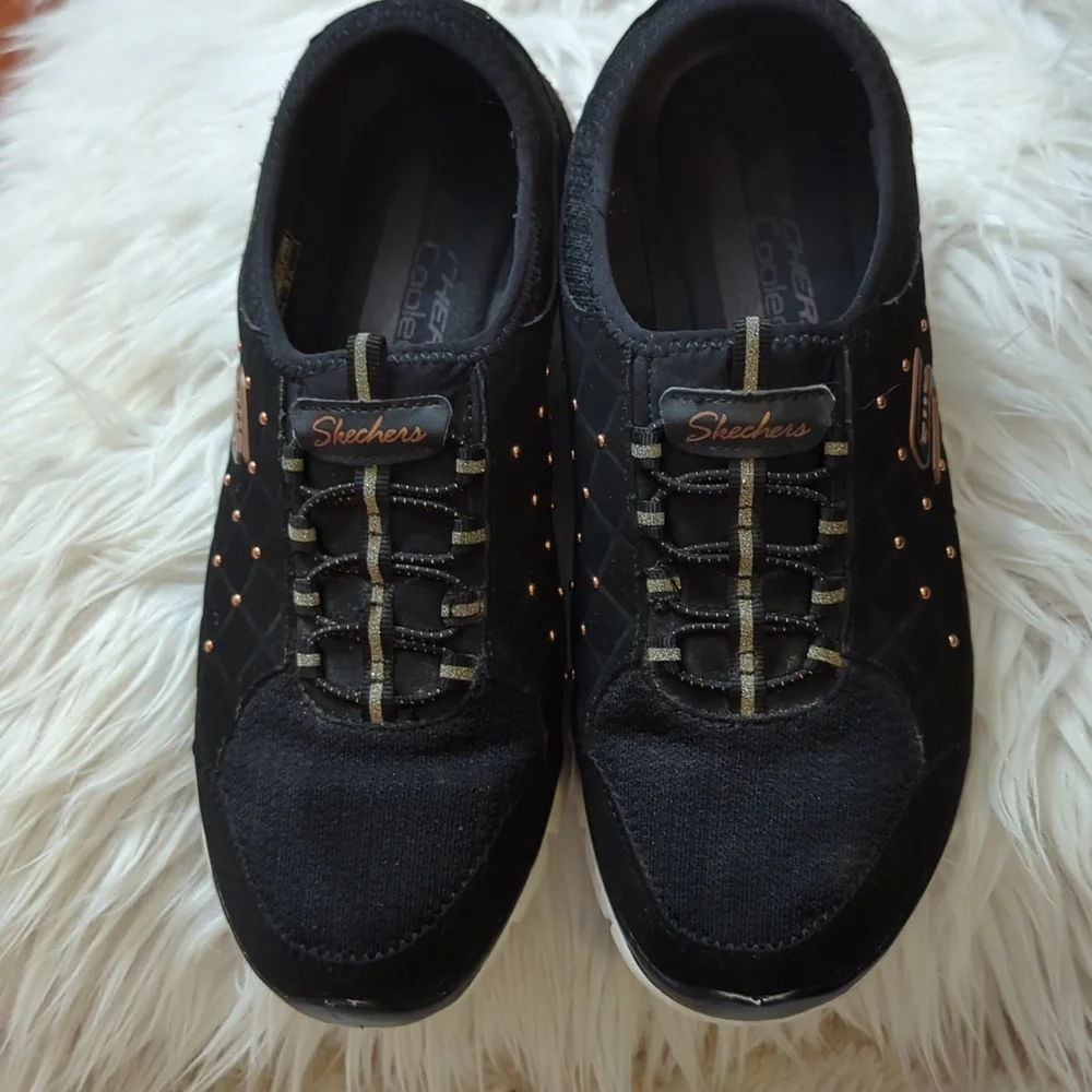 Skechers Black Sneakers with Suede Finish and Platform Sole - Picture 9 of 10